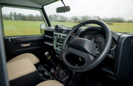 Land Rover Defender Heritage Edition, 2025, interior